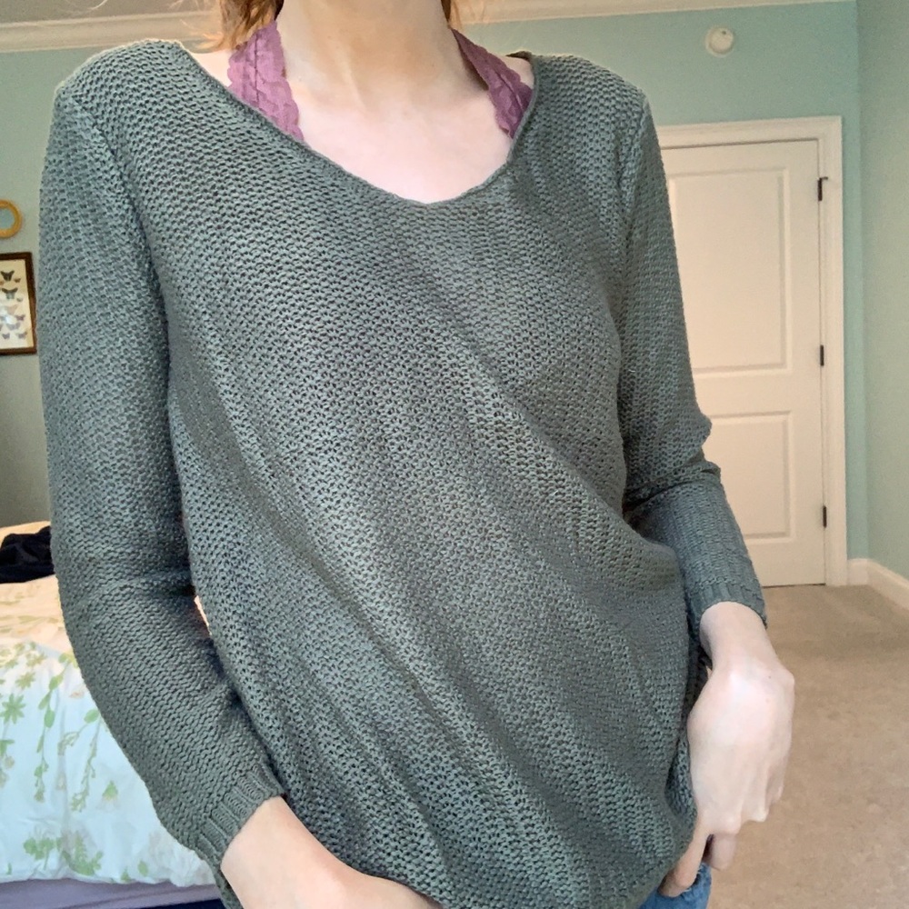 Army green light weight sweater